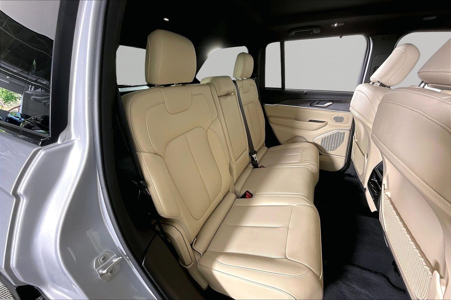 Used 2024 Jeep Grand Cherokee Limited w/ Luxury Tech Group II AWD/4WD image 27