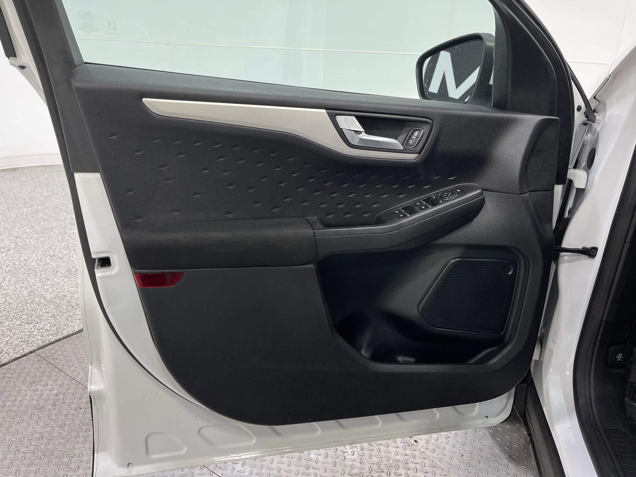 Used 2020 Ford Escape SE image 14