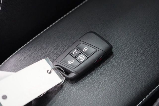 Used 2024 Volkswagen Jetta SE image 35