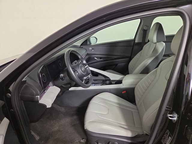 Used 2025 Hyundai Elantra Limited FWD image 12
