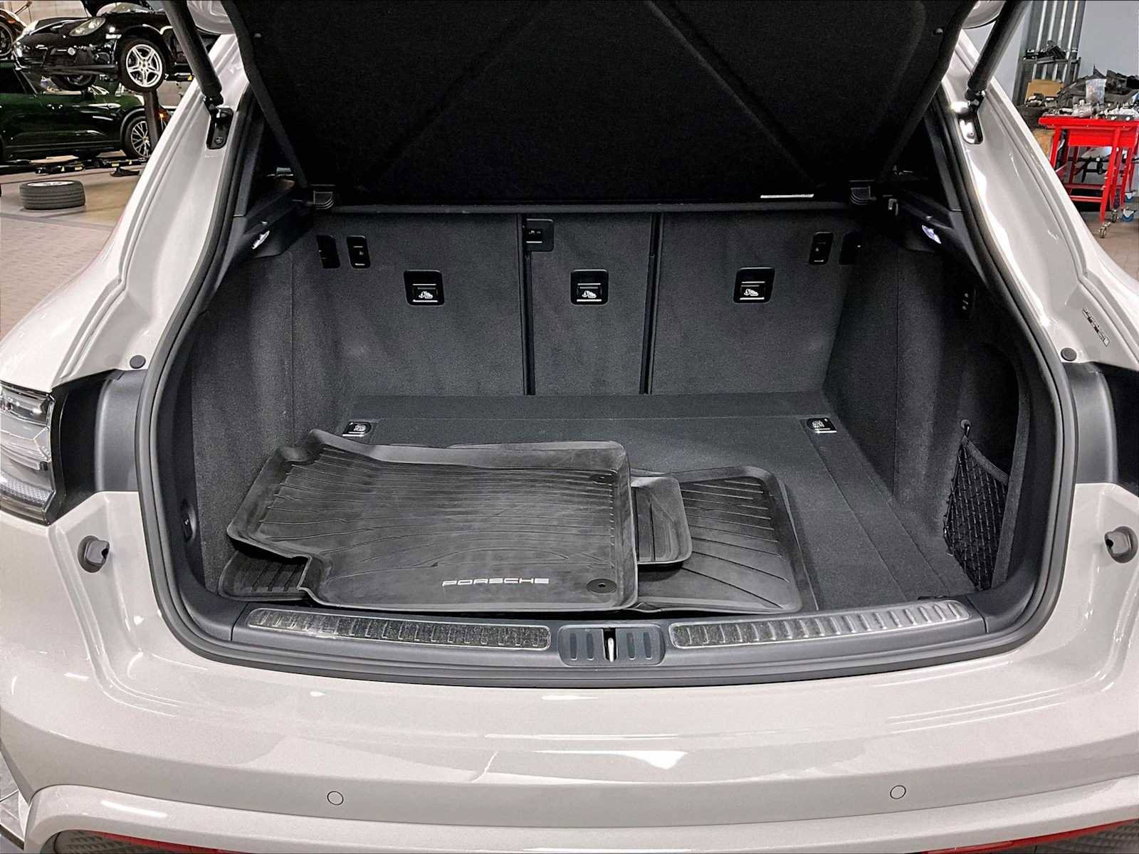 Used 2025 Porsche Macan GTS image 39