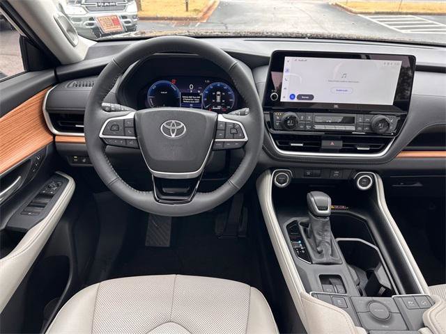 Certified 2025 Toyota Grand Highlander AWD Hybrid image 10