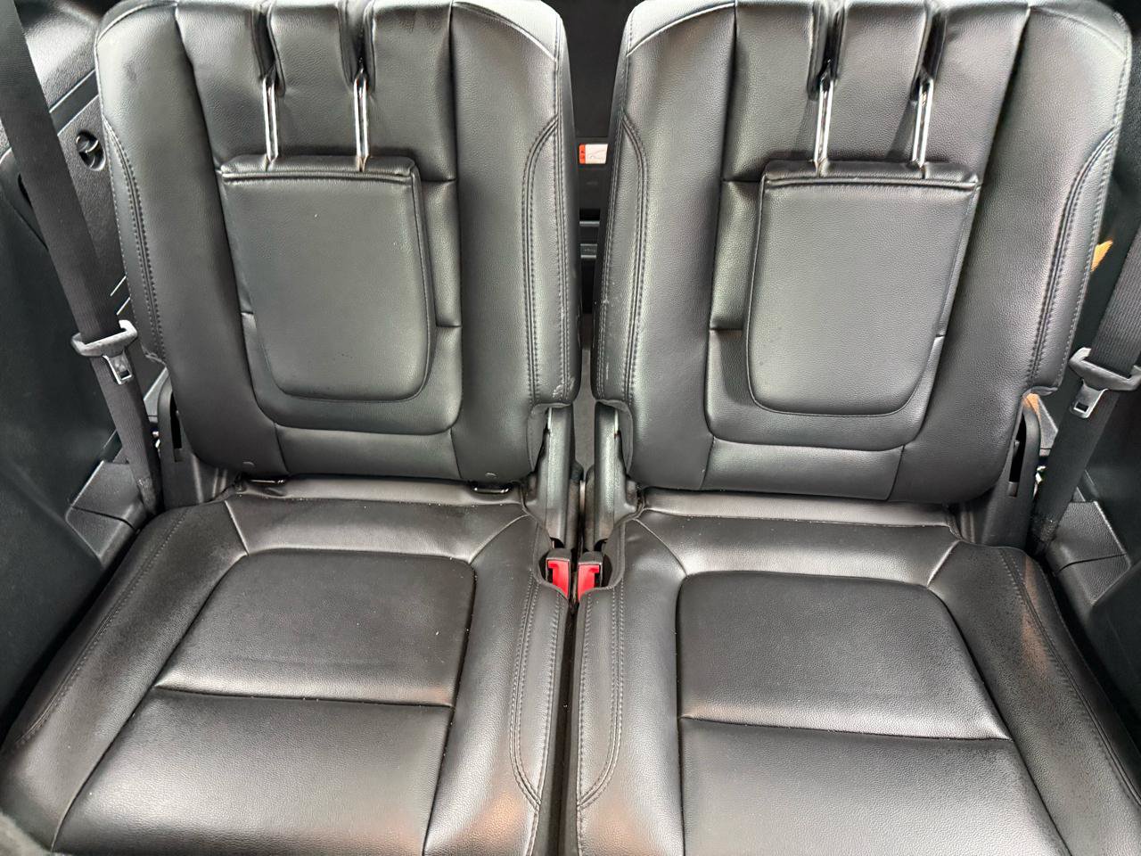 Used 2018 Ford Explorer XLT w/ Equipment Group 202A FWD image 15