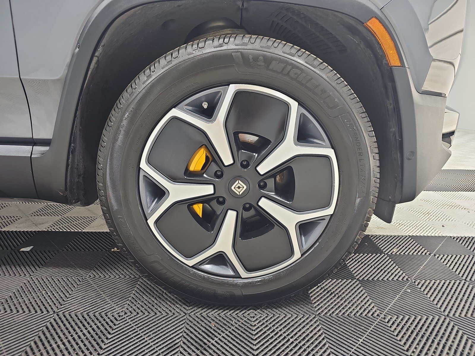 Used 2023 Rivian R1S Adventure AWD/4WD image 11