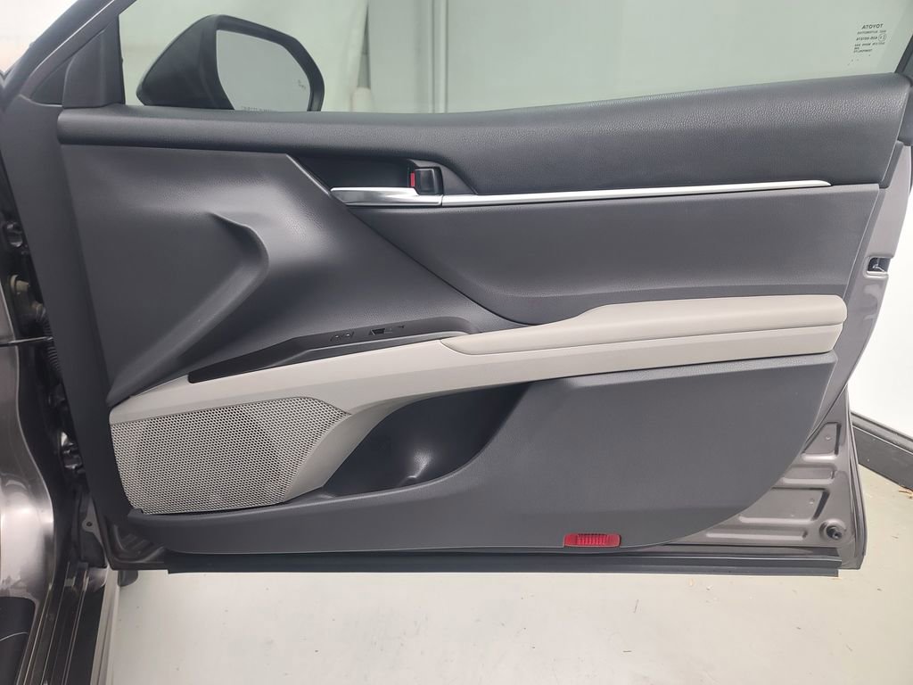 Used 2022 Toyota Camry SE w/ Cold Weather Package image 13