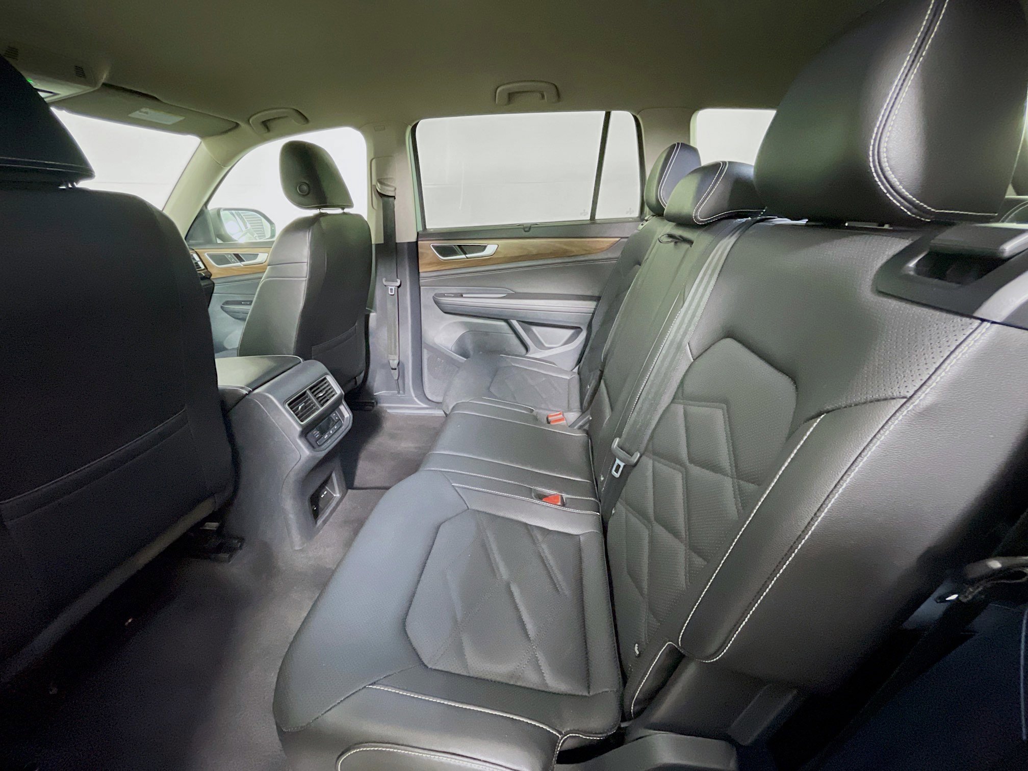 Used 2025 Volkswagen Atlas SE image 26