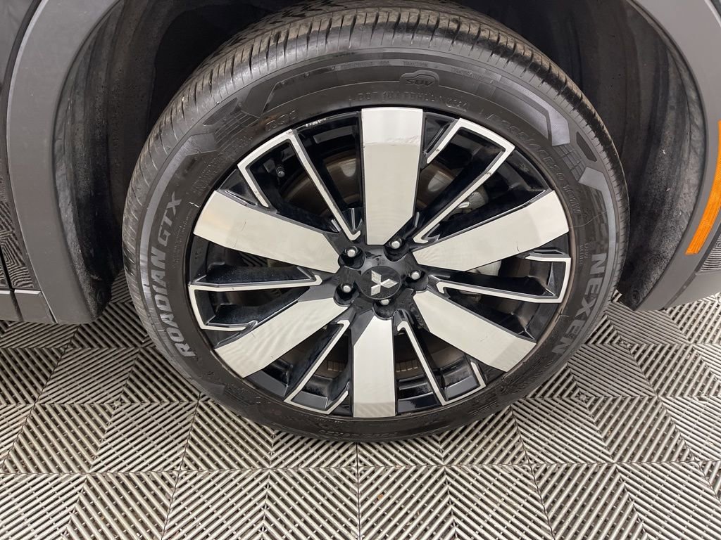 Used 2025 Mitsubishi Outlander SE image 37