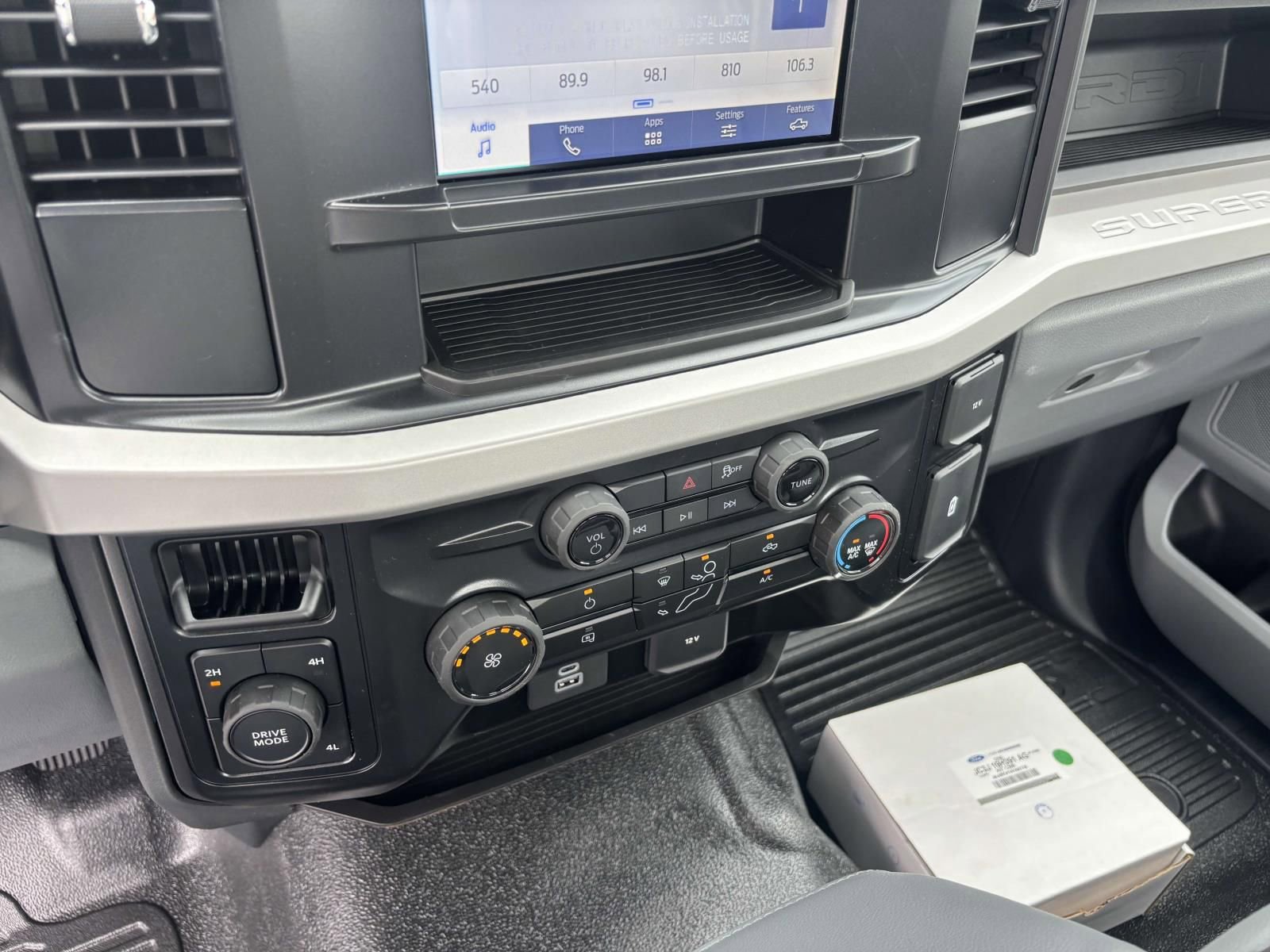 New 2025 Ford F550 4x4 Regular Cab Super Duty image 9