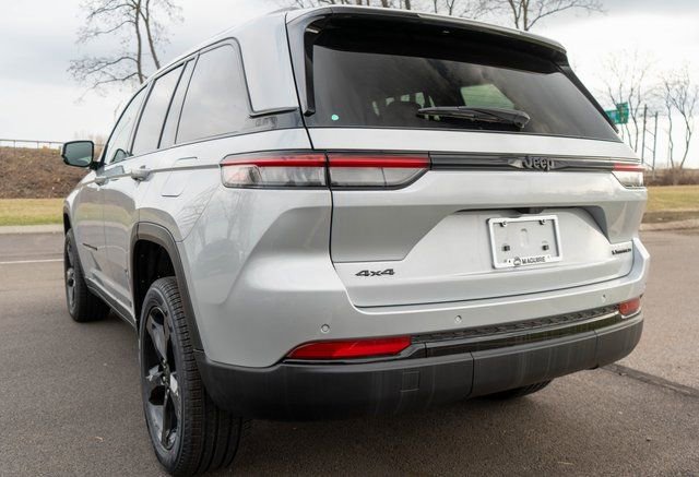 New 2025 Jeep Grand Cherokee Limited w/ Black Appearance Package image 7