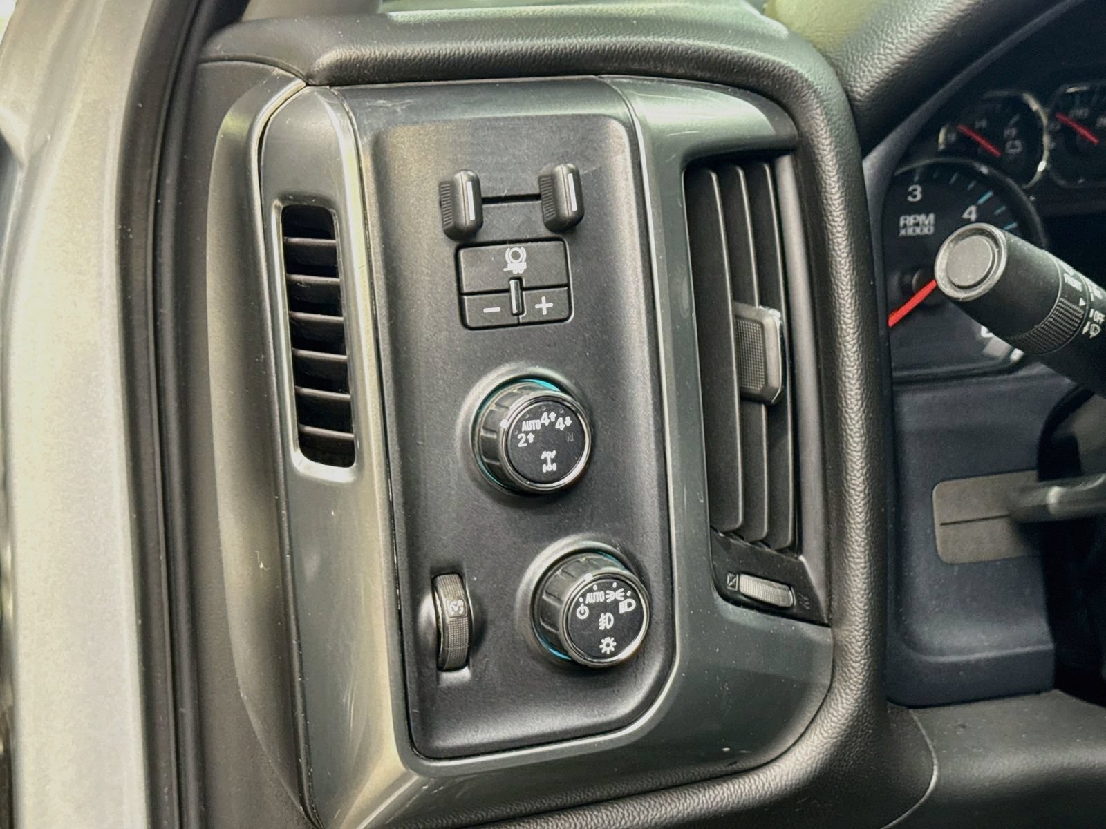 Used 2017 Chevrolet Silverado 1500 LT w/ All Star Edition AWD/4WD image 13