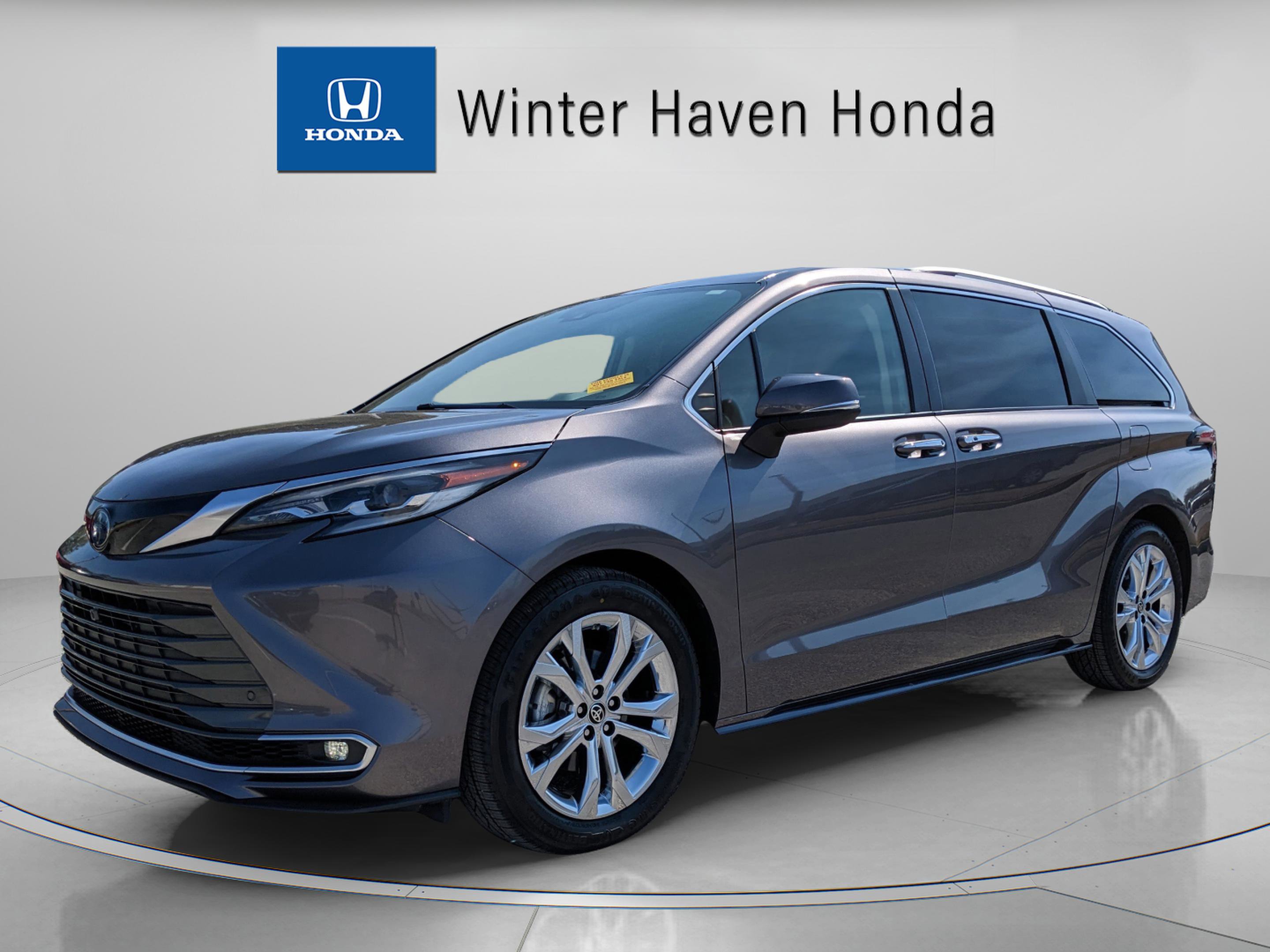 Used 2022 Toyota Sienna Platinum video 2