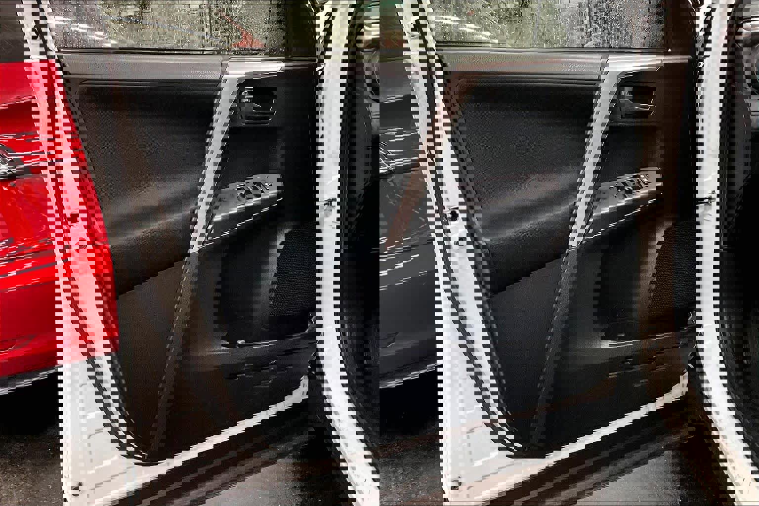 Used 2018 Toyota RAV4 LE w/ Carpet Mat Package image 21