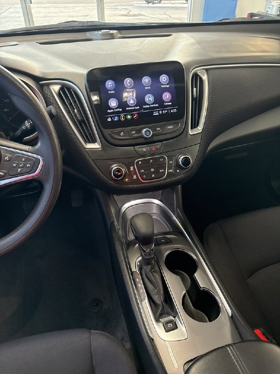 Used 2025 Chevrolet Malibu LT image 5