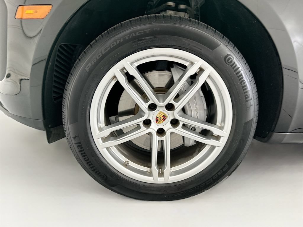 Certified 2024 Porsche Macan AWD/4WD image 30
