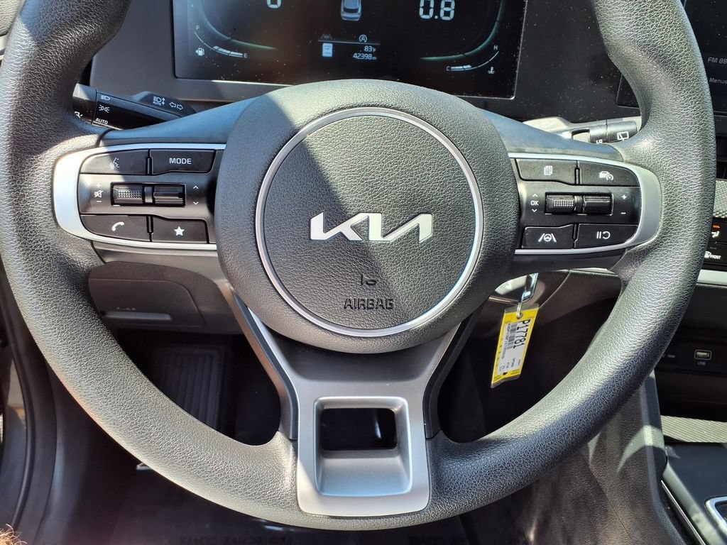 Used 2025 Kia Sportage LX FWD image 17