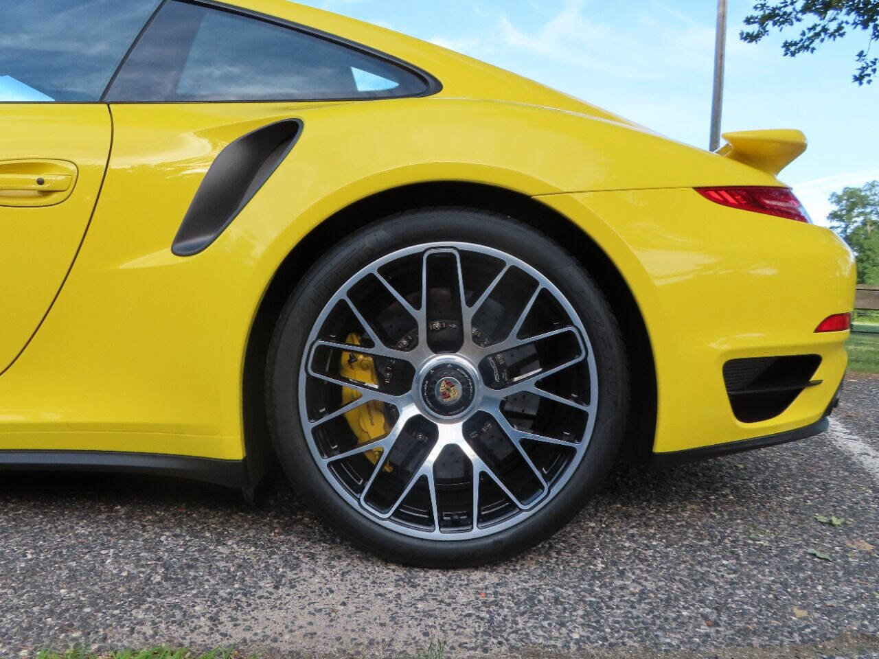Used 2015 Porsche 911 Turbo S AWD/4WD image 10