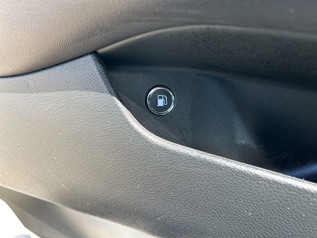 Used 2023 Chrysler Pacifica Touring-L FWD image 14