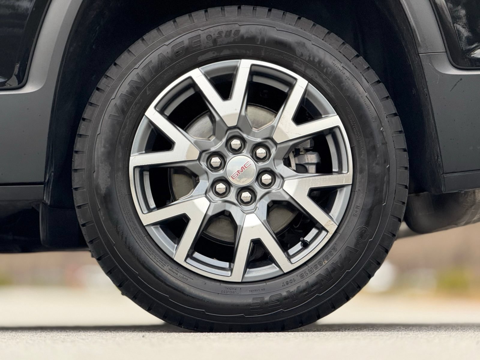 Used 2023 GMC Acadia SLT FWD image 18