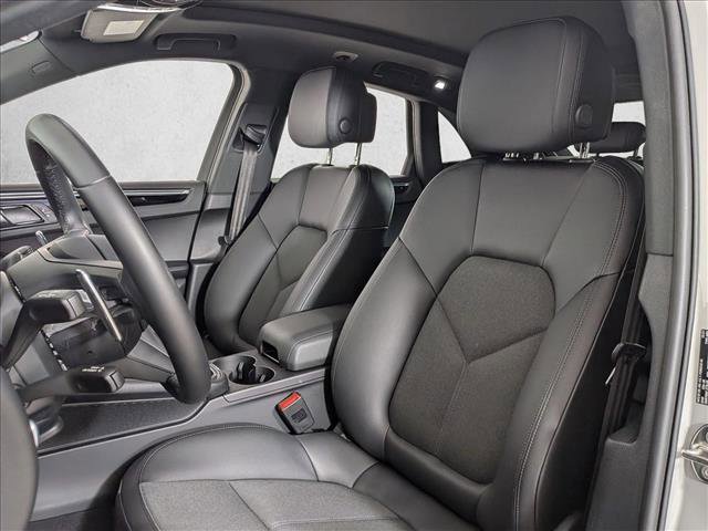Certified 2022 Porsche Macan image 5