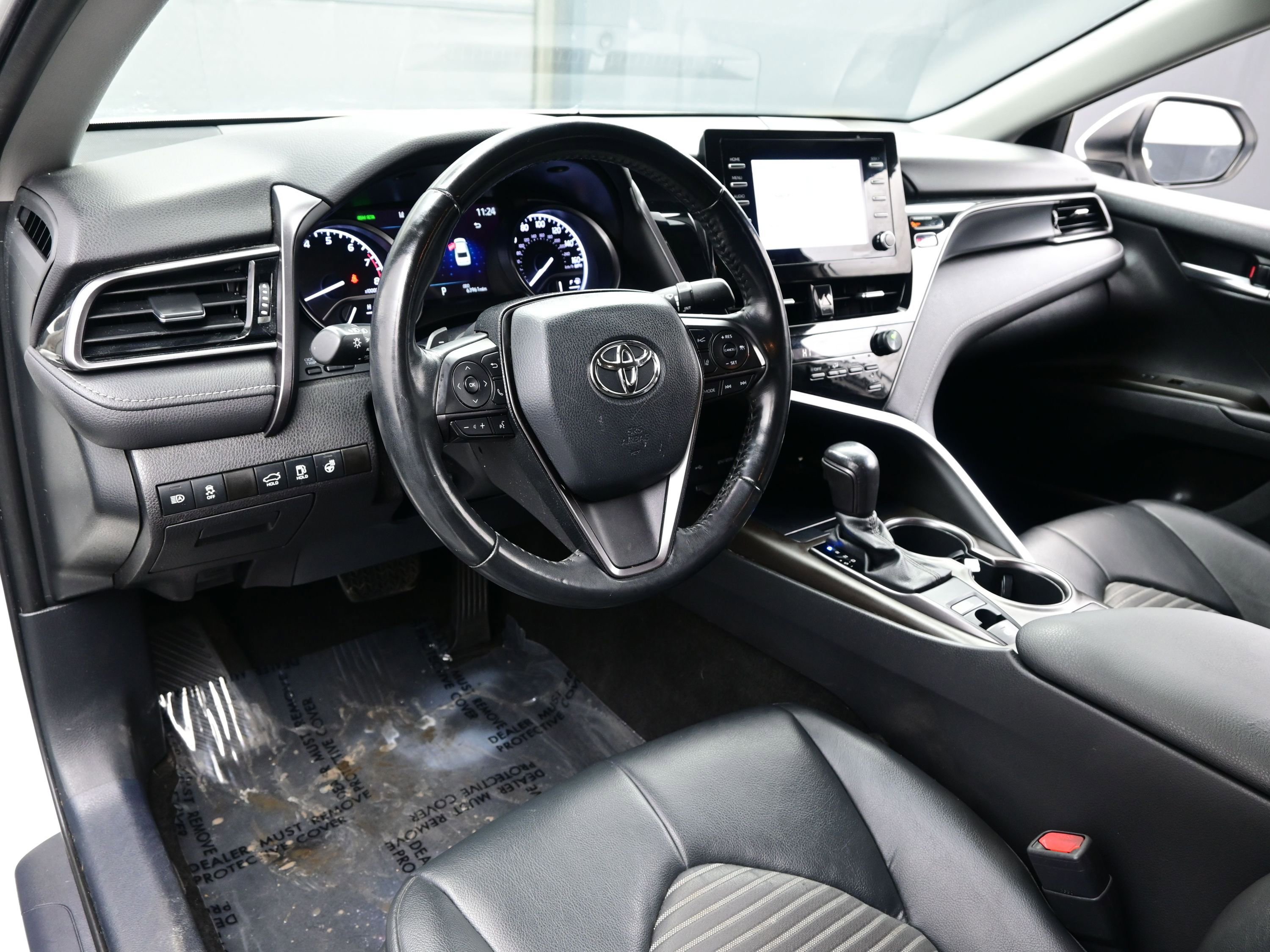 Used 2021 Toyota Camry SE w/ Cold Weather Package image 13