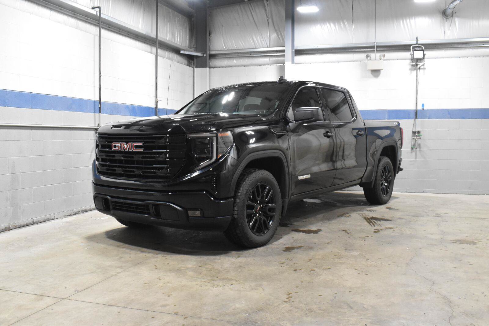 Used 2024 GMC Sierra 1500 Elevation AWD/4WD image 2