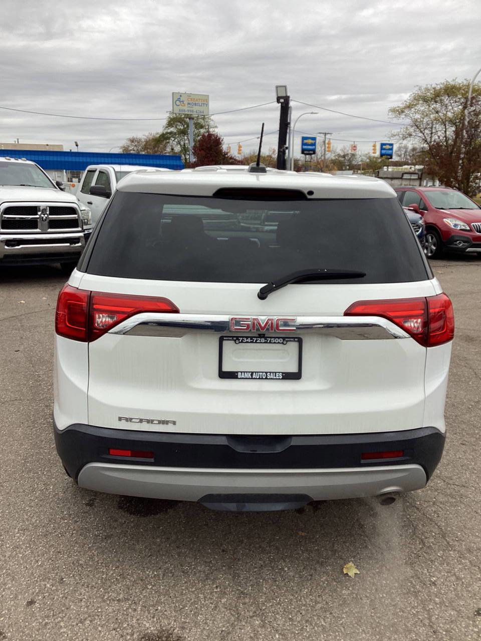 Used 2018 GMC Acadia SLE w/ LPO, Cargo Package image 8