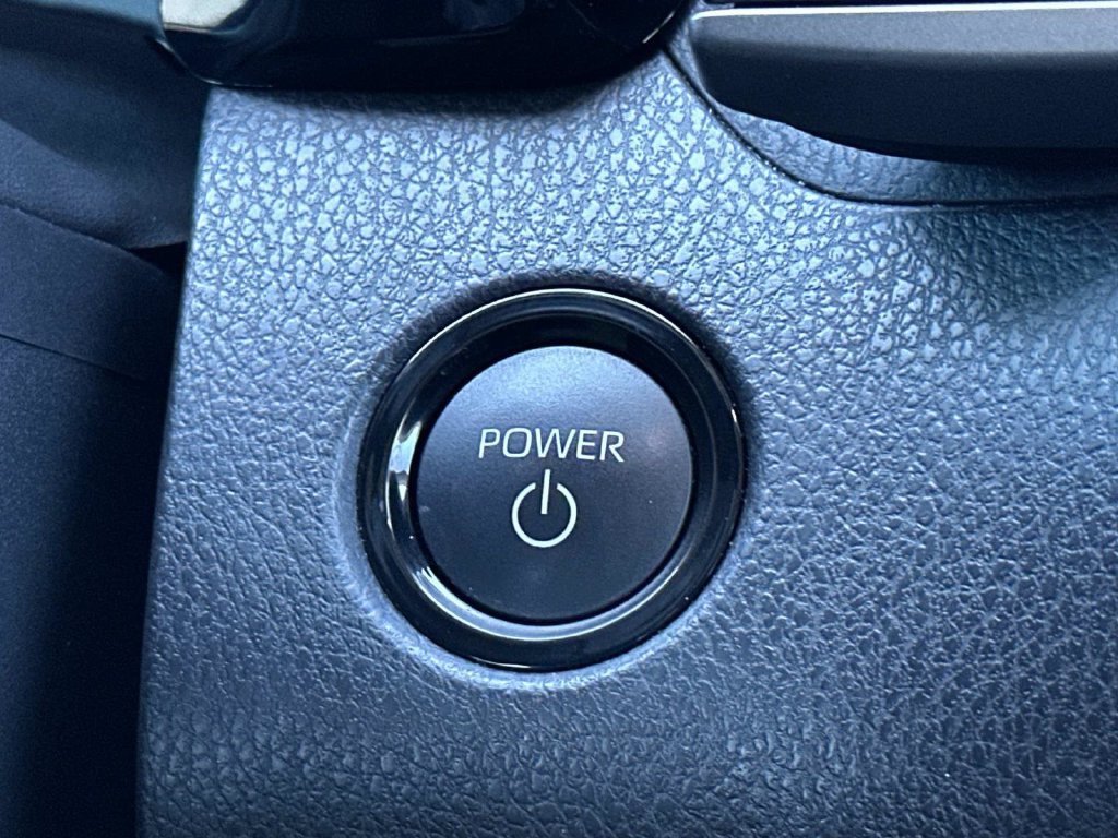 Used 2025 Toyota Camry XLE FWD image 32