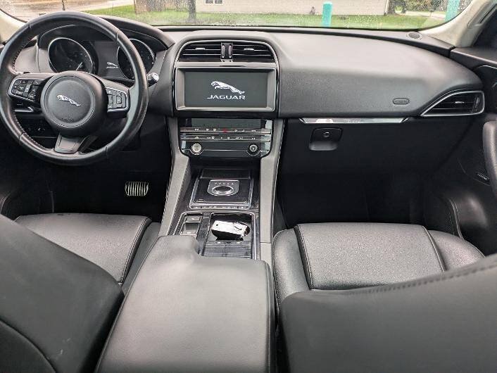 Used 2019 Jaguar F-PACE Premium AWD/4WD image 14