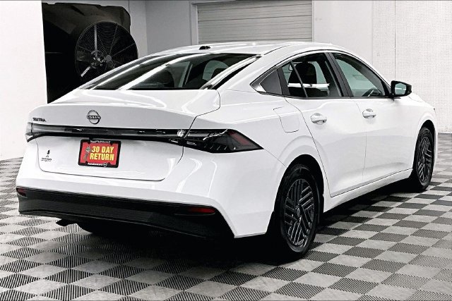 New 2026 Nissan Sentra SV w/ SV Convenience Package FWD image 17