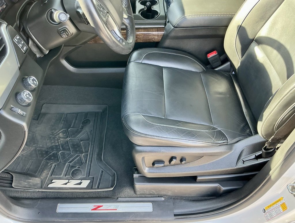 Used 2020 Chevrolet Suburban LT w/ Luxury Package image 39