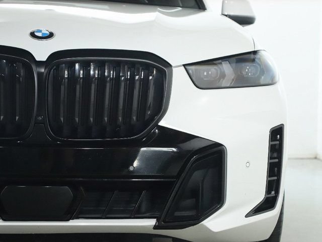 Used 2024 BMW X5 xDrive40i w/ M Sport Package AWD/4WD image 8