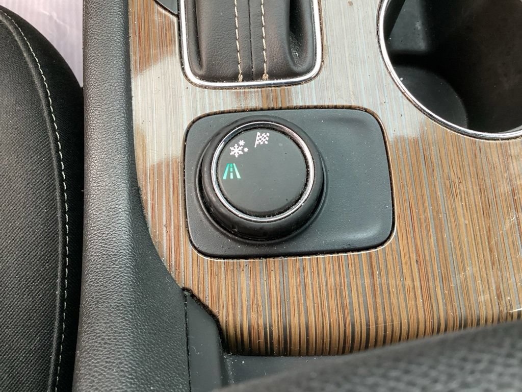 Used 2019 GMC Acadia SLE FWD image 29