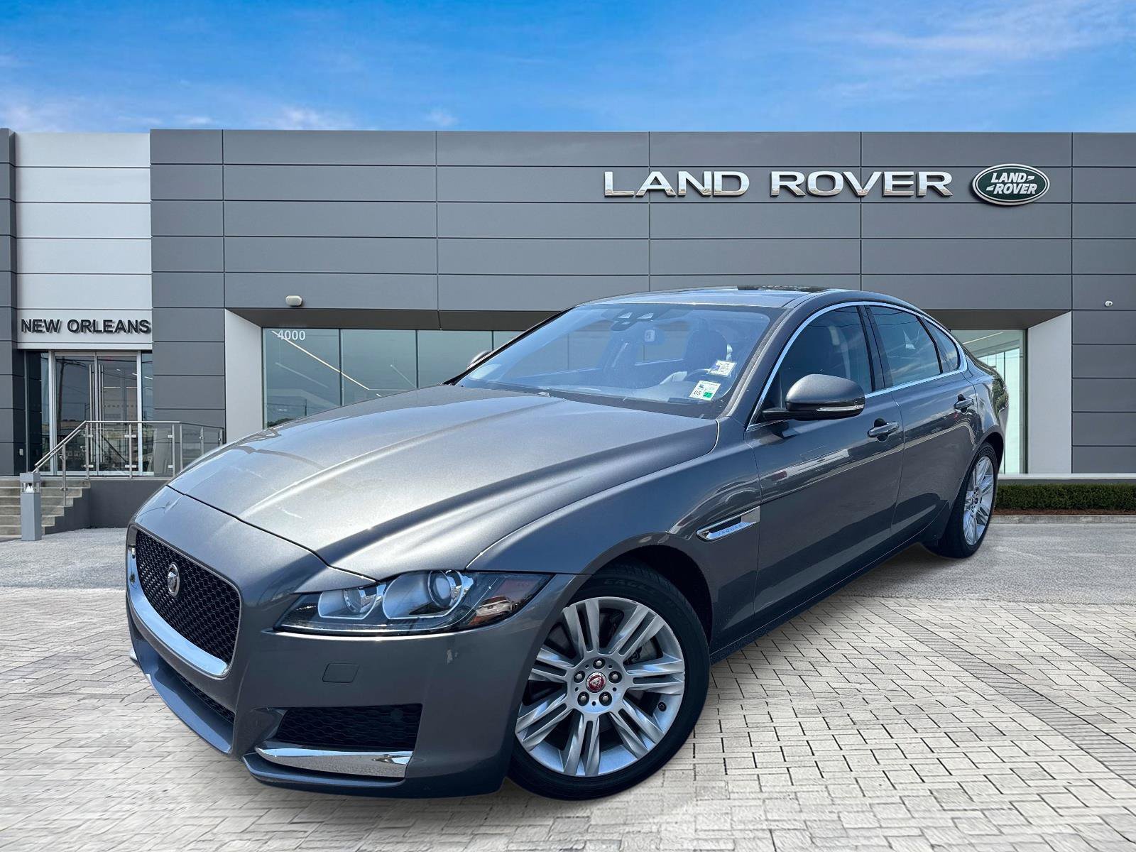 Used 2017 Jaguar XF Premium RWD image 1