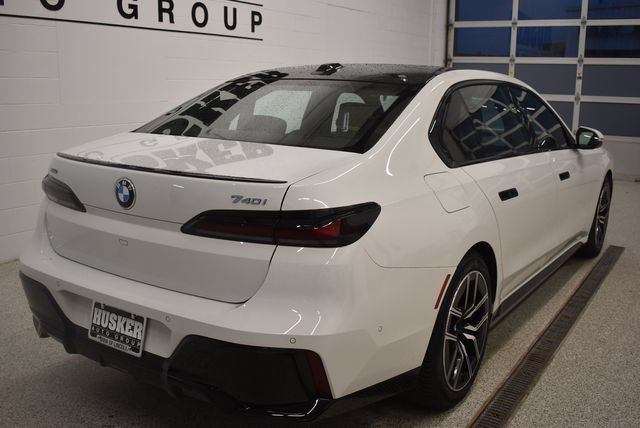 Used 2024 BMW 740i xDrive w/ Executive Package AWD/4WD image 4