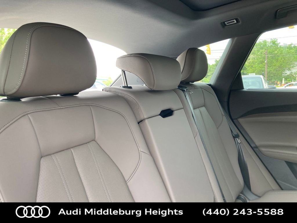 Used 2025 Audi Q5 Premium w/ Convenience Package image 24