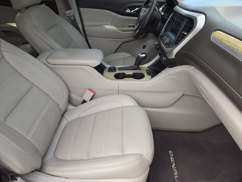 Used 2019 GMC Acadia Denali w/ Technology Package FWD image 14