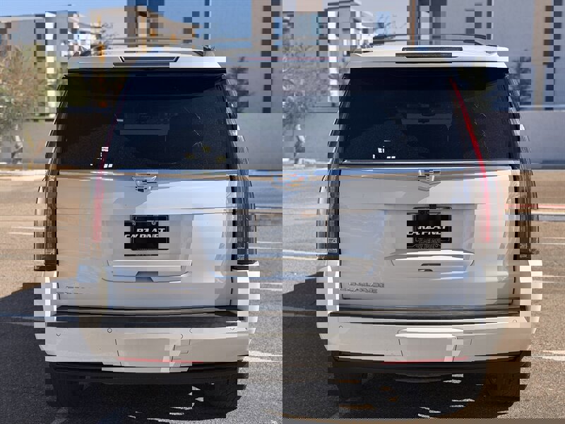 Used 2019 Cadillac Escalade Luxury image 4