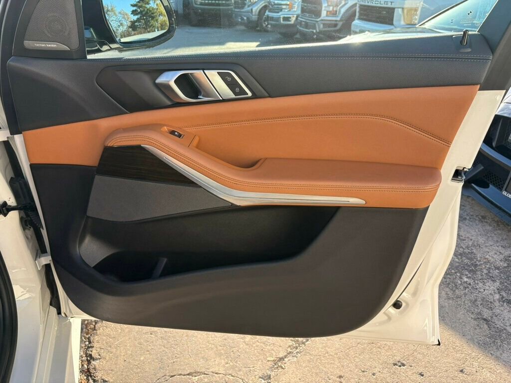 Used 2023 BMW X5 xDrive40i w/ M Sport Package image 32