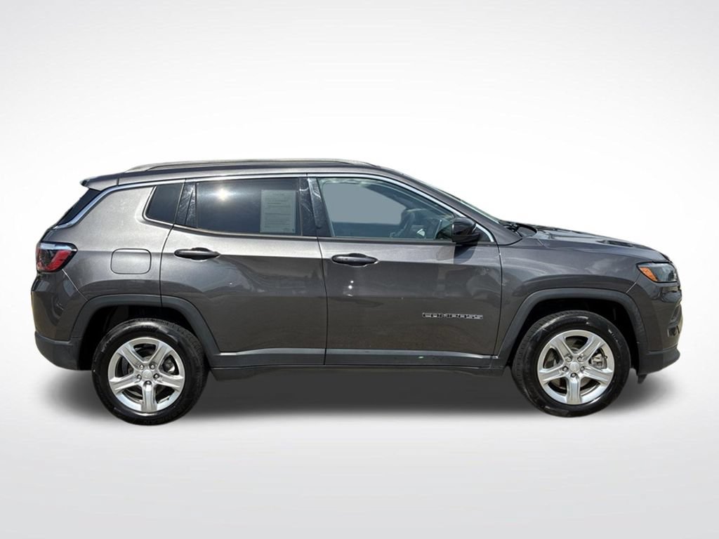 Used 2024 Jeep Compass Latitude AWD/4WD image 5