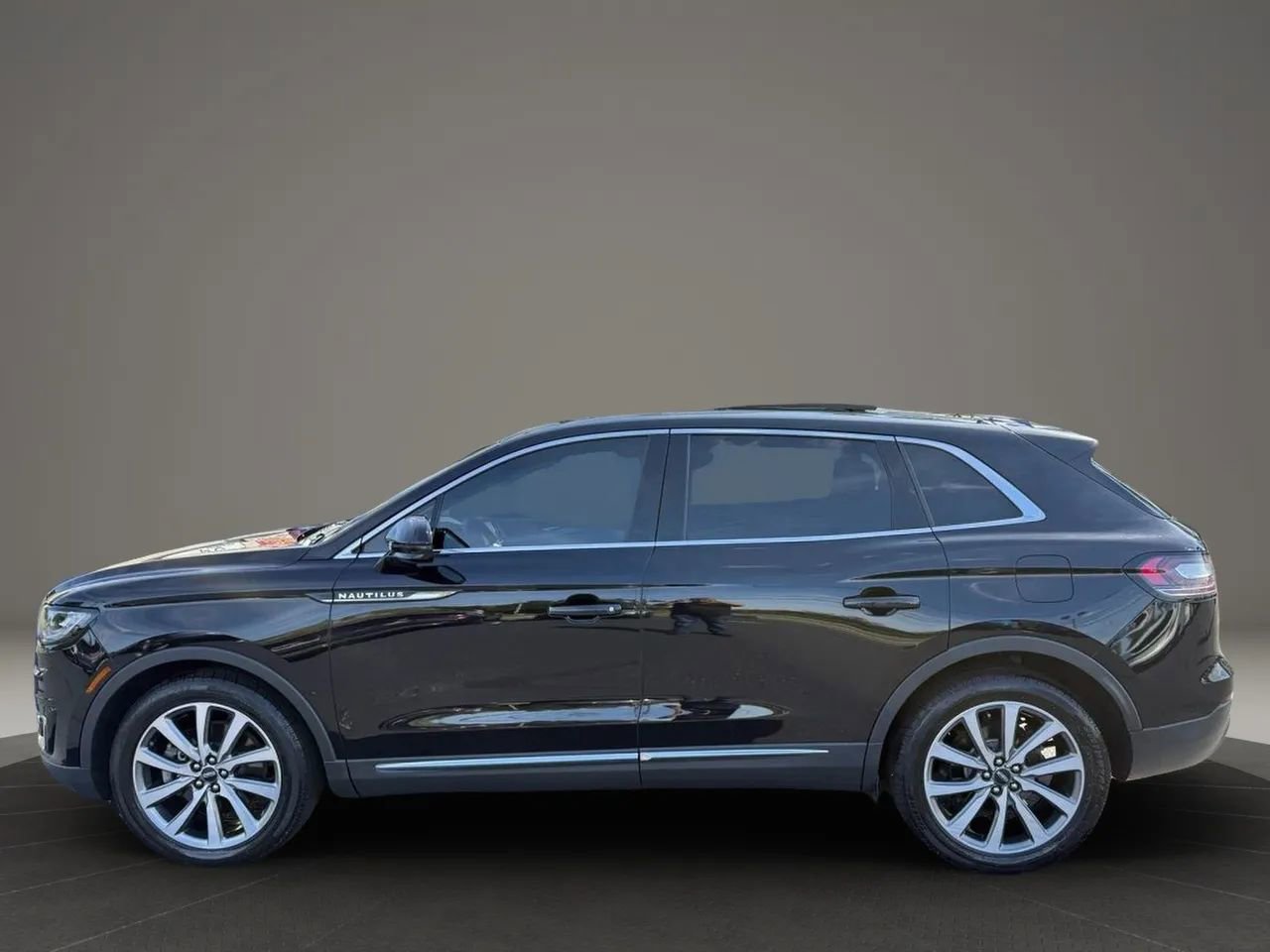 Used 2019 Lincoln Nautilus Select image 10