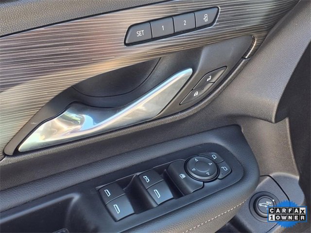 Used 2024 GMC Terrain SLT image 18