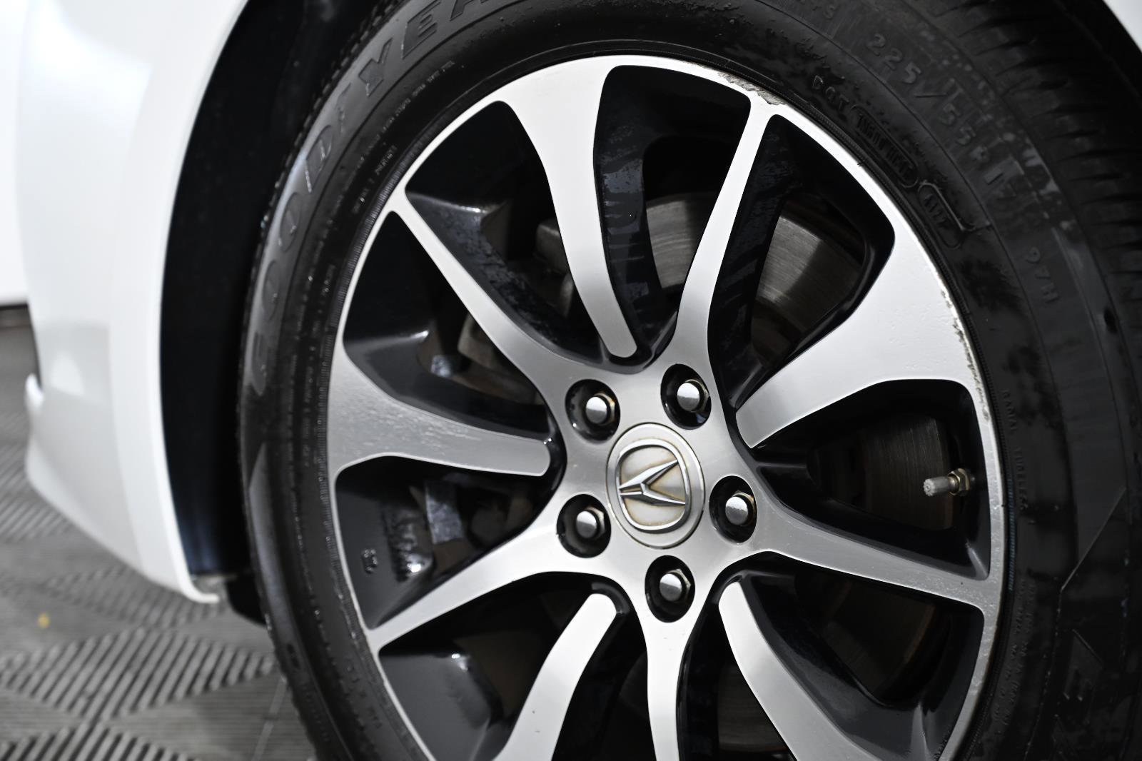 Used 2015 Acura TLX w/ Technology Package image 32