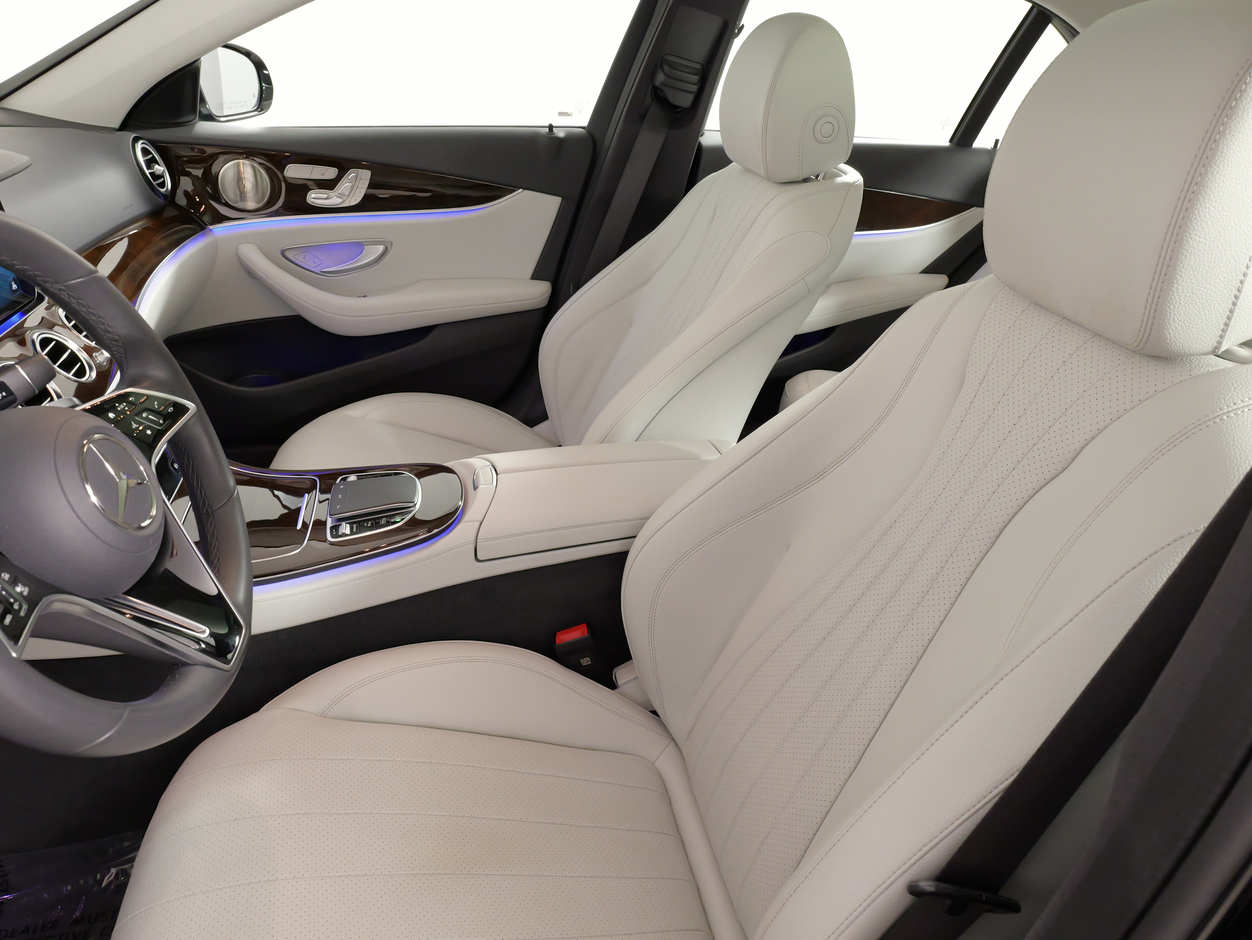 Used 2023 Mercedes-Benz E 350 4MATIC Sedan image 31