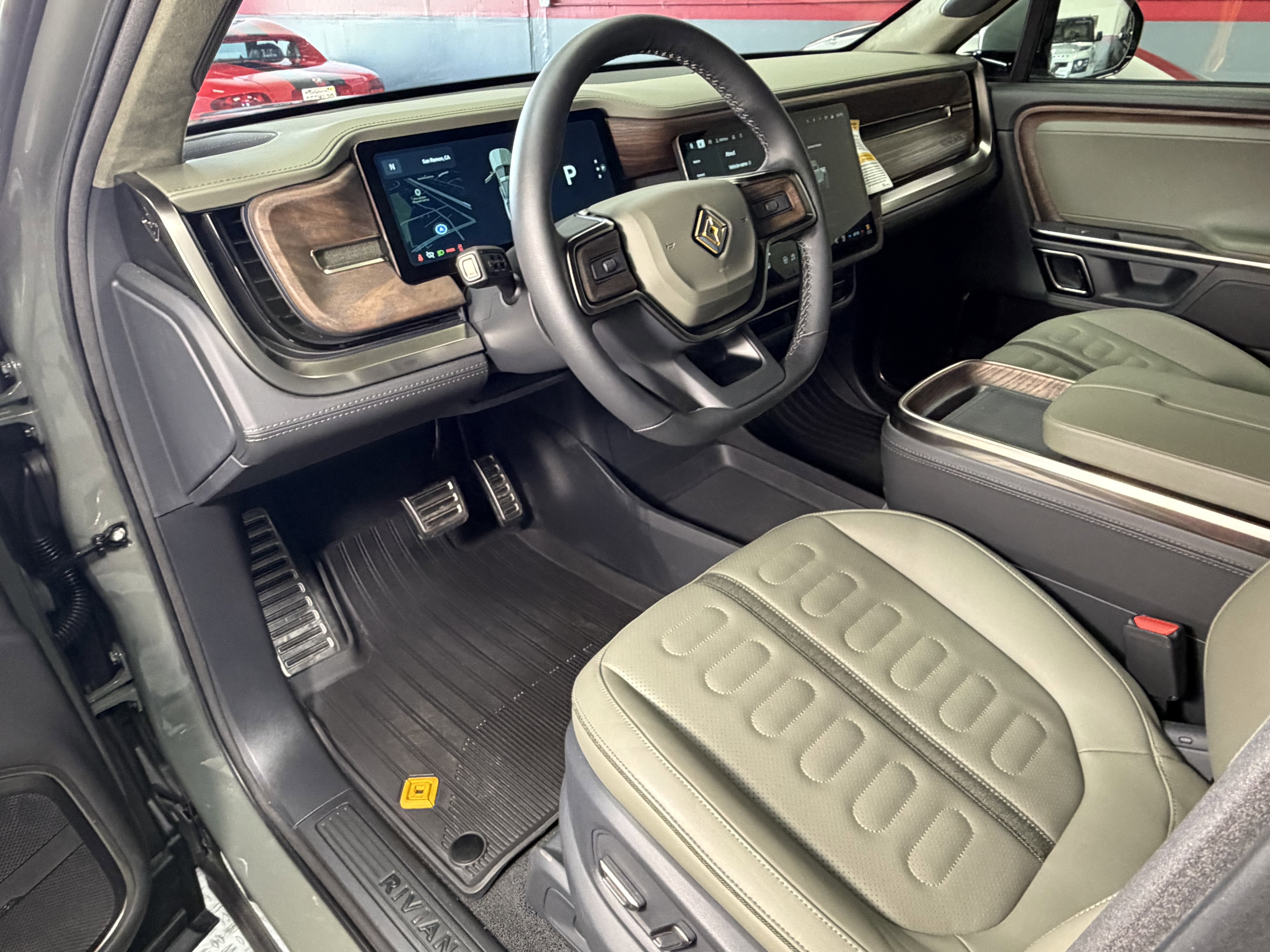 Used 2022 Rivian R1T Launch Edition image 35