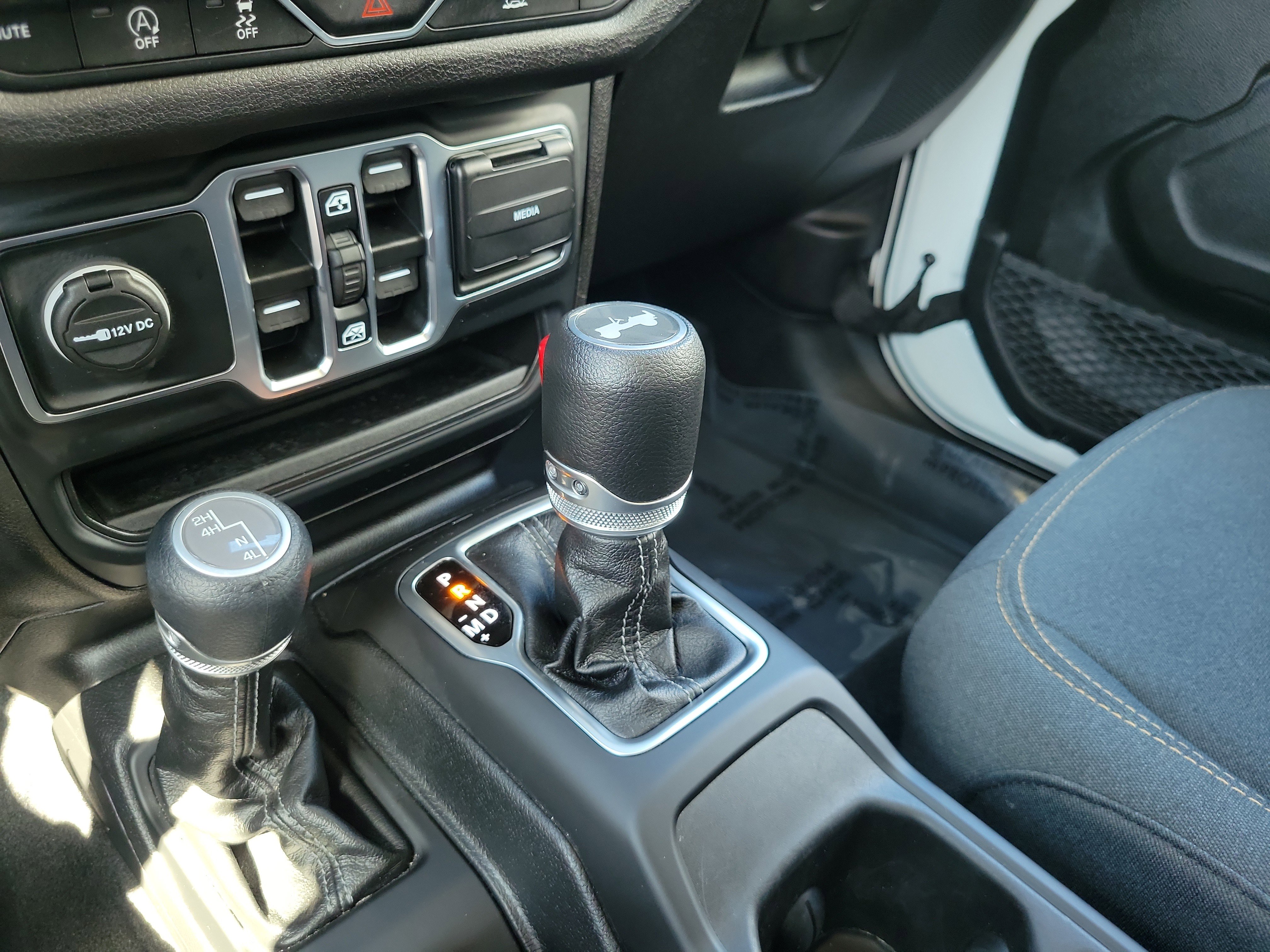 Used 2025 Jeep Wrangler Sport image 22