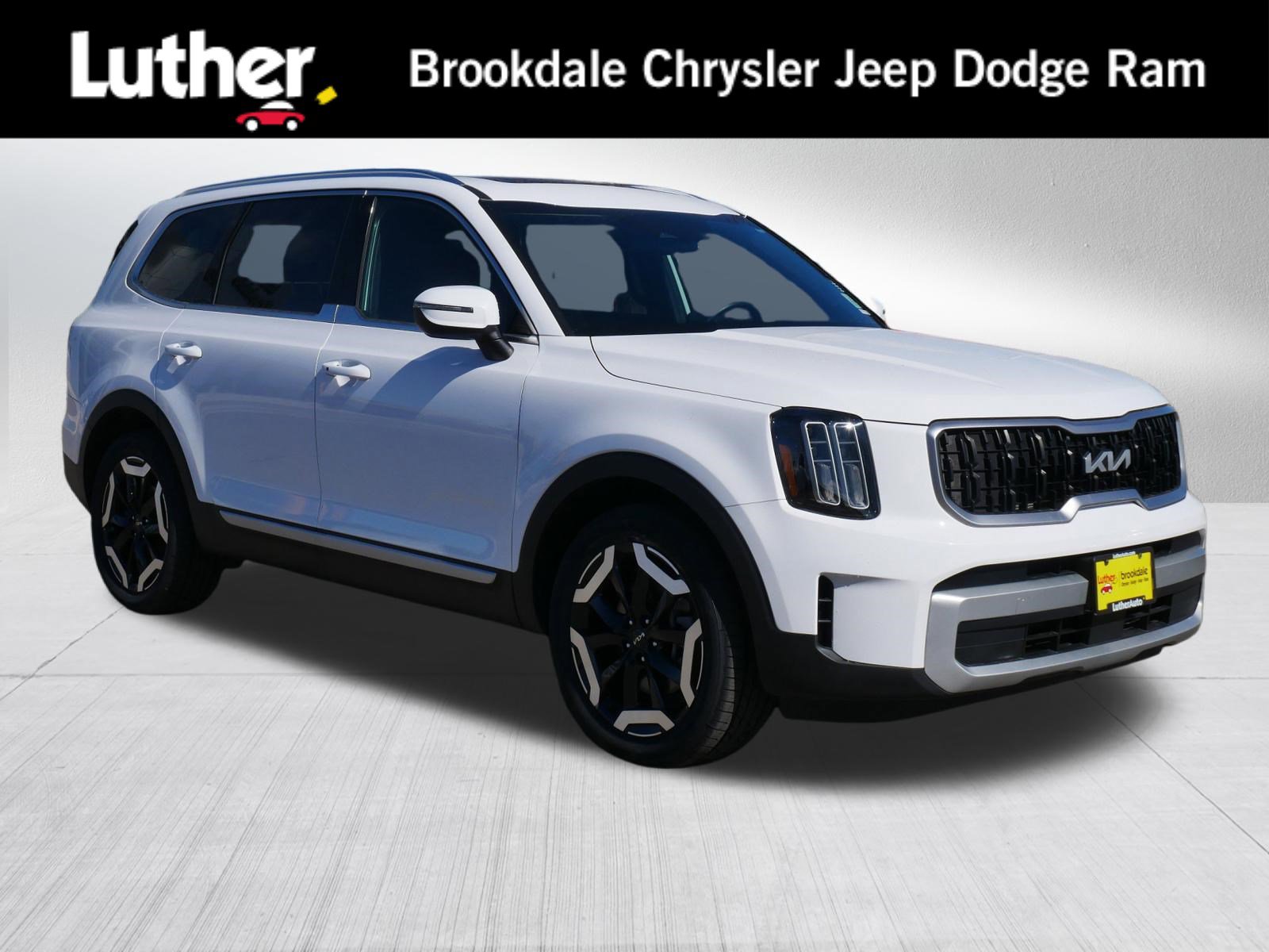 Used 2023 Kia Telluride EX w/ EX Captain's Chair Package image 1