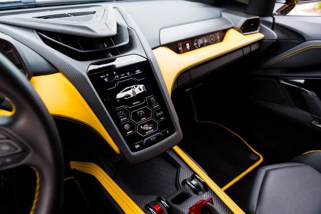 Used 2025 Lamborghini Revuelto AWD/4WD image 34