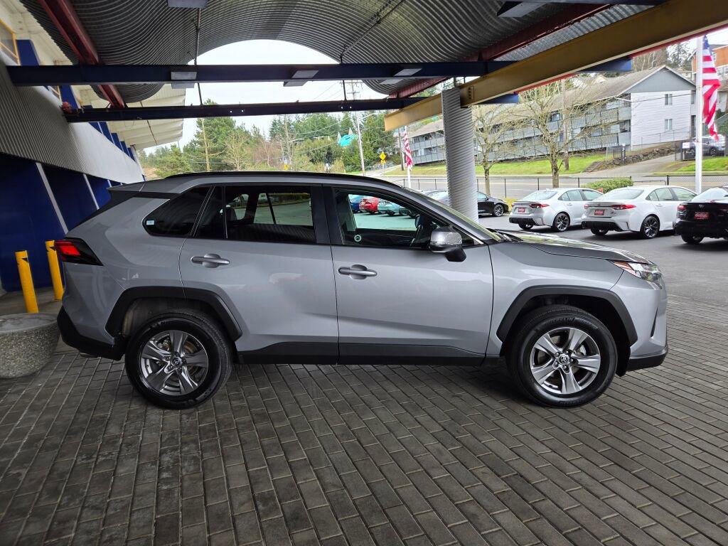 Used 2024 Toyota RAV4 XLE w/ Convenience Package AWD/4WD image 4