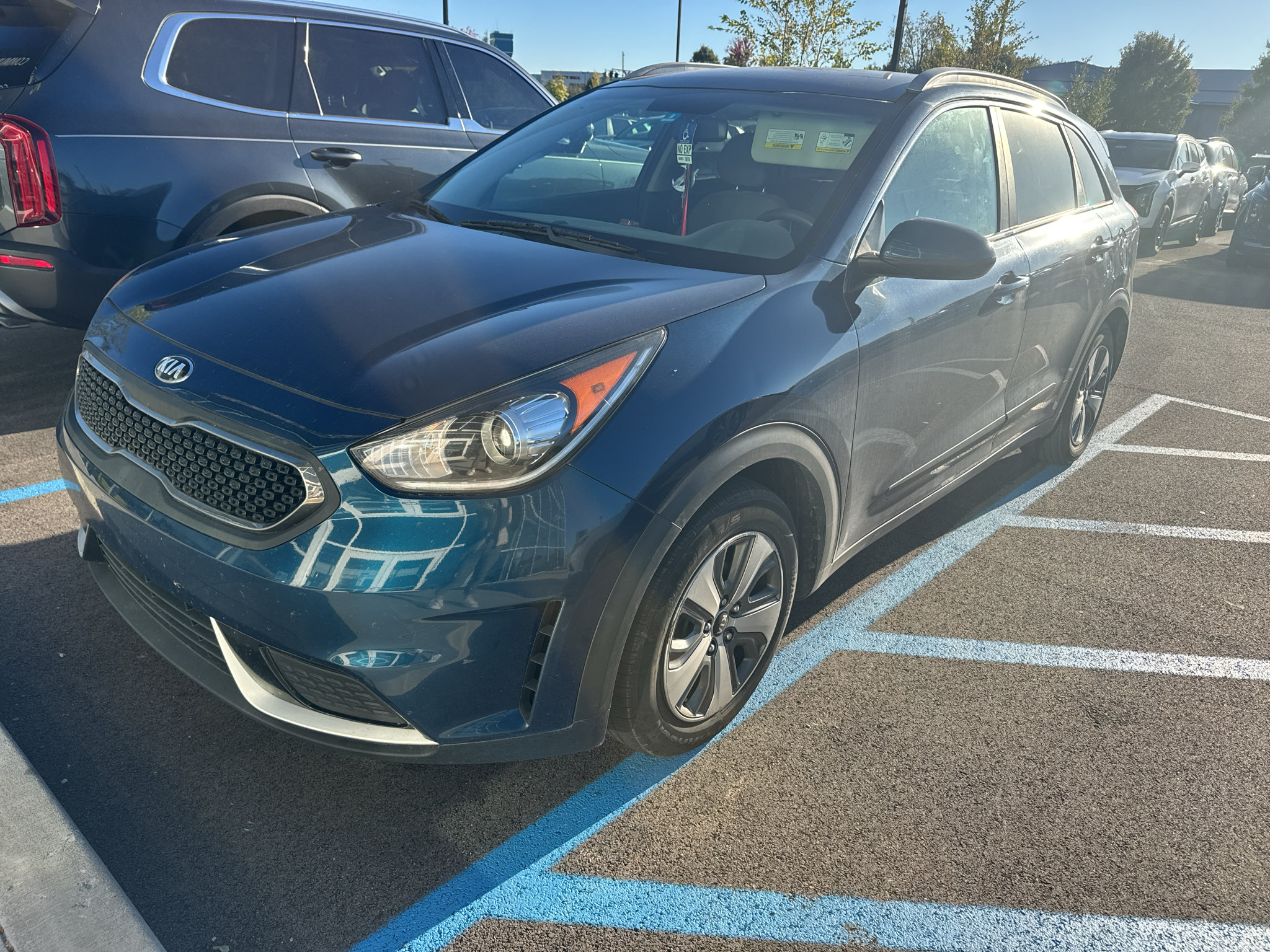 Used 2019 Kia Niro LX FWD image 1