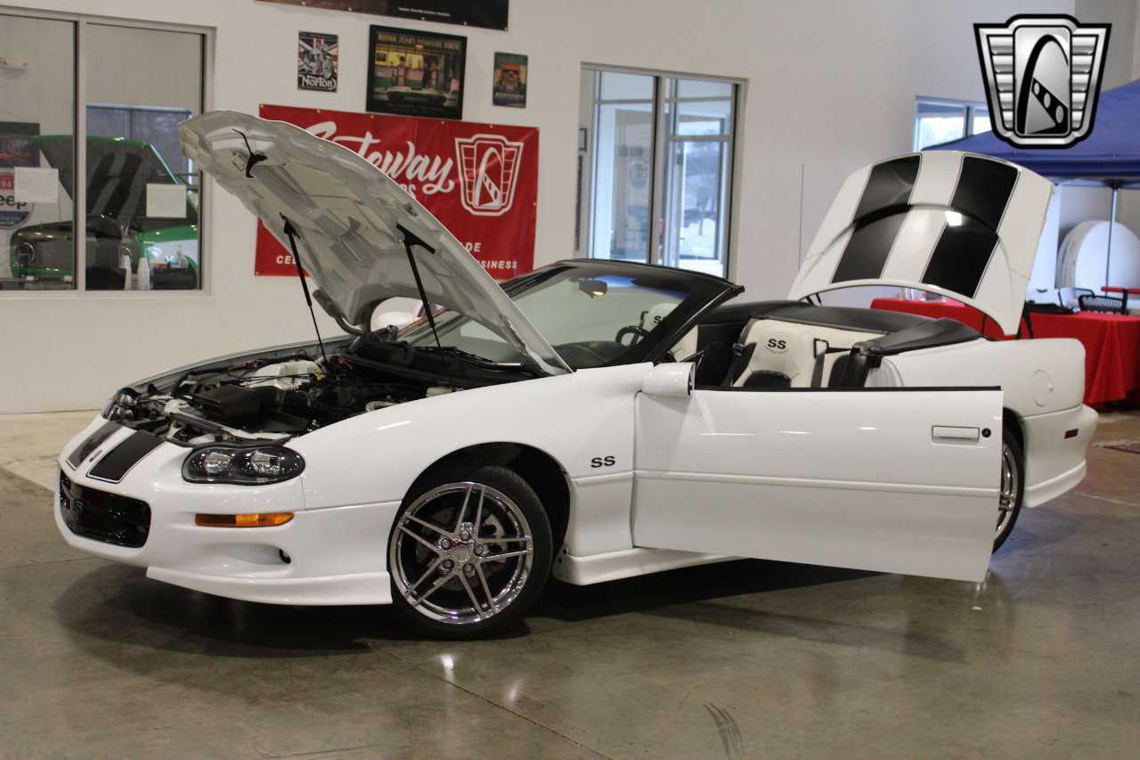 Used 2001 Chevrolet Camaro Z28 w/ SS Performance/Appearance Pkg image 20